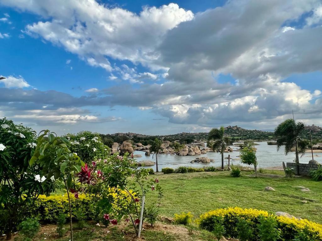 Hotel Leo Woods Hampi River View Zewnętrze zdjęcie